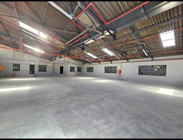 742M² WAREHOUSE TO LET IN BENROSE